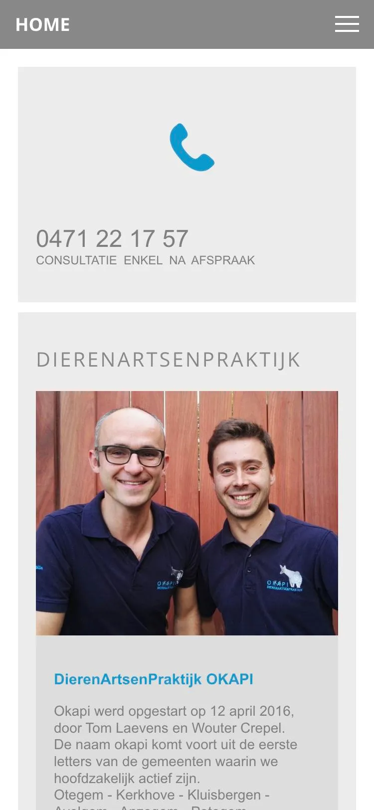 De huidige website van Okapi op een smartphone: een grijze balk met het woord HOME, een telefoonicoon en het nummer